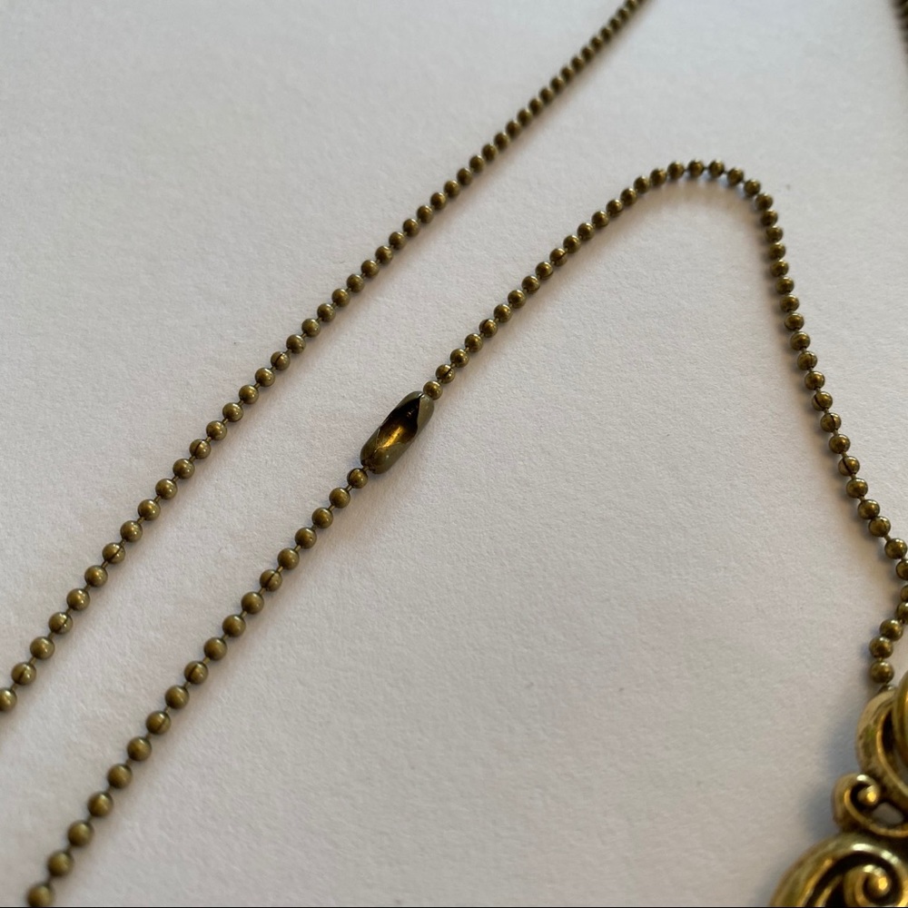 Antique brass key necklace with long chain - Picture 7 of 12